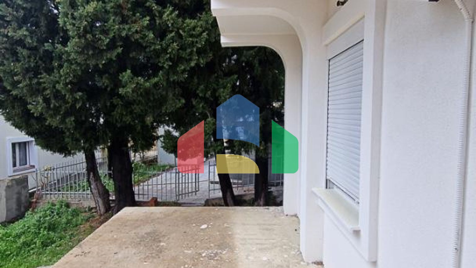 Новый двухэтажный дом в Зеленом Поясе, Бар