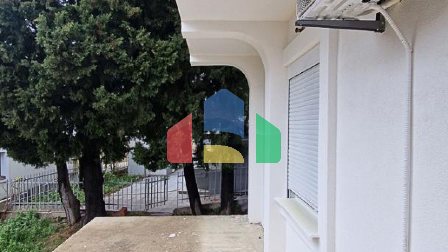 Новый двухэтажный дом в Зеленом Поясе, Бар