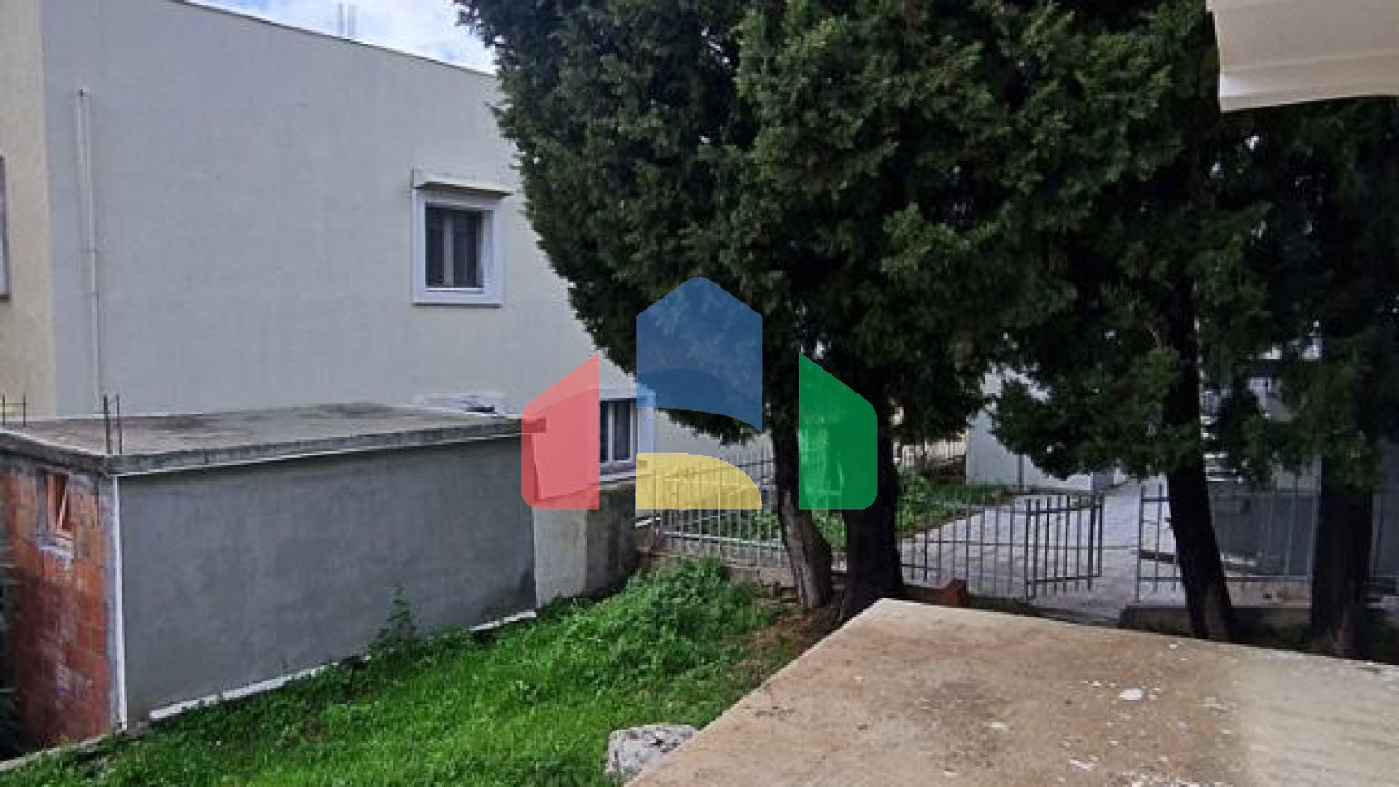 Новый двухэтажный дом в Зеленом Поясе, Бар