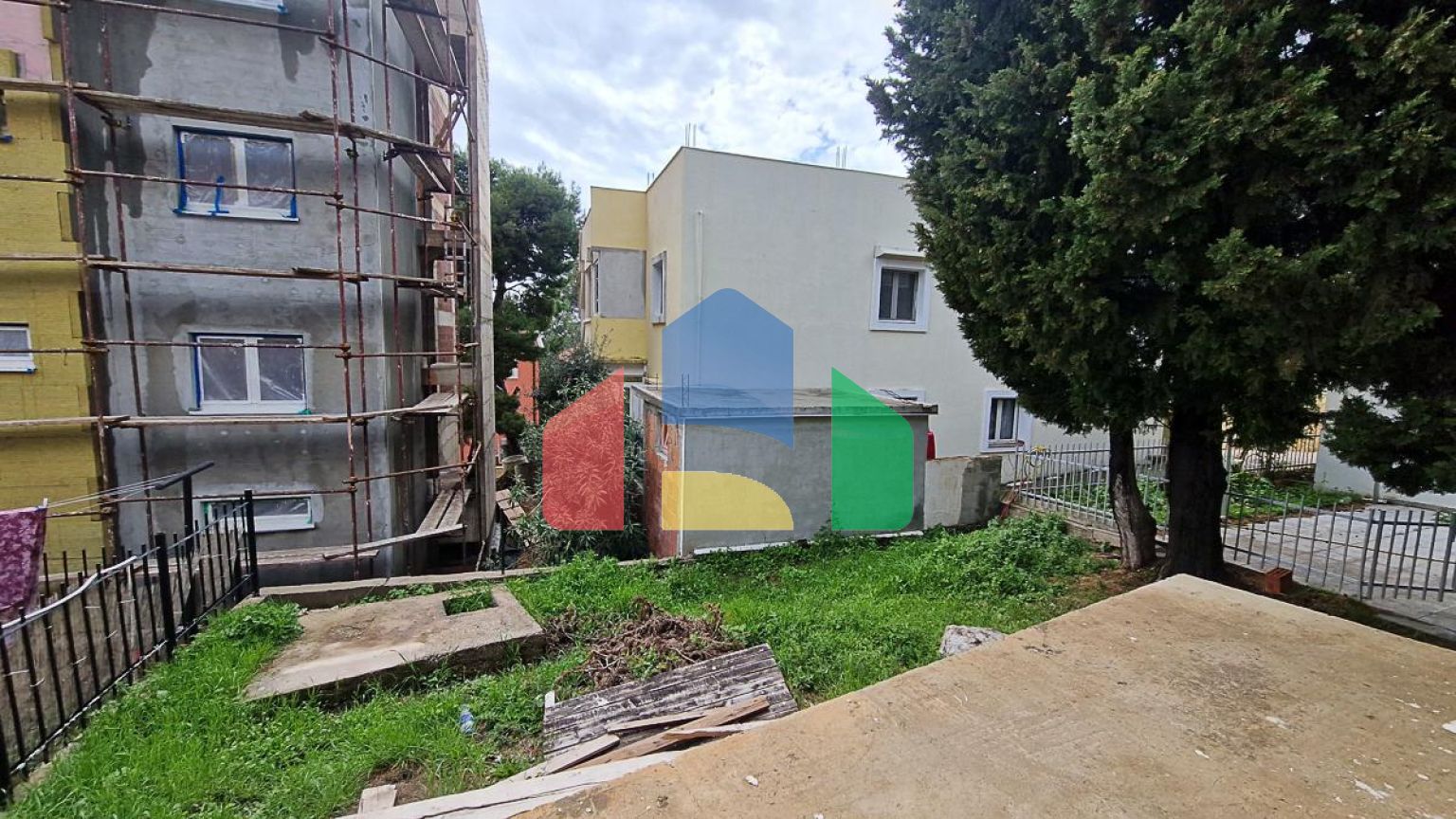 Новый двухэтажный дом в Зеленом Поясе, Бар