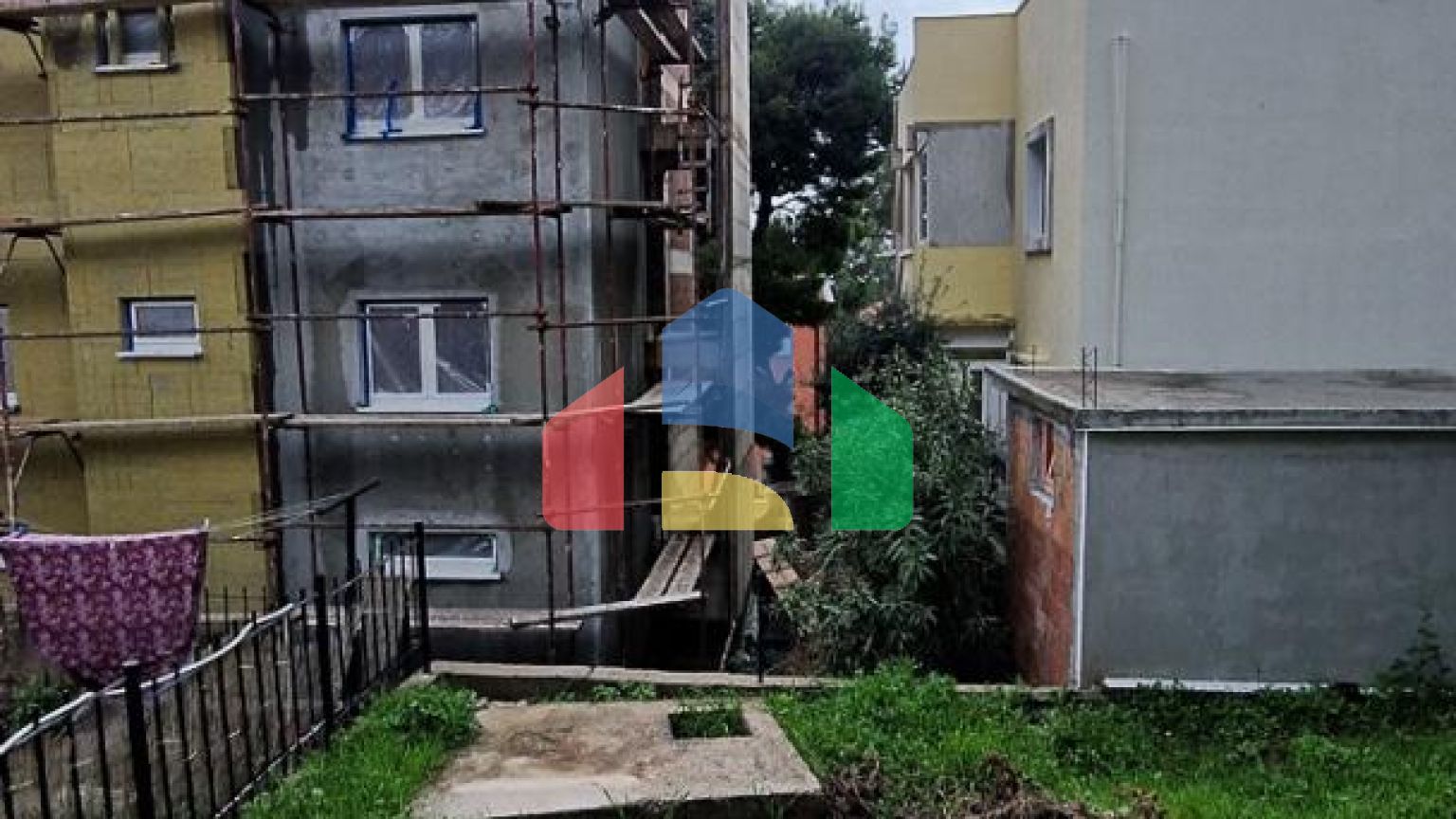 Новый двухэтажный дом в Зеленом Поясе, Бар