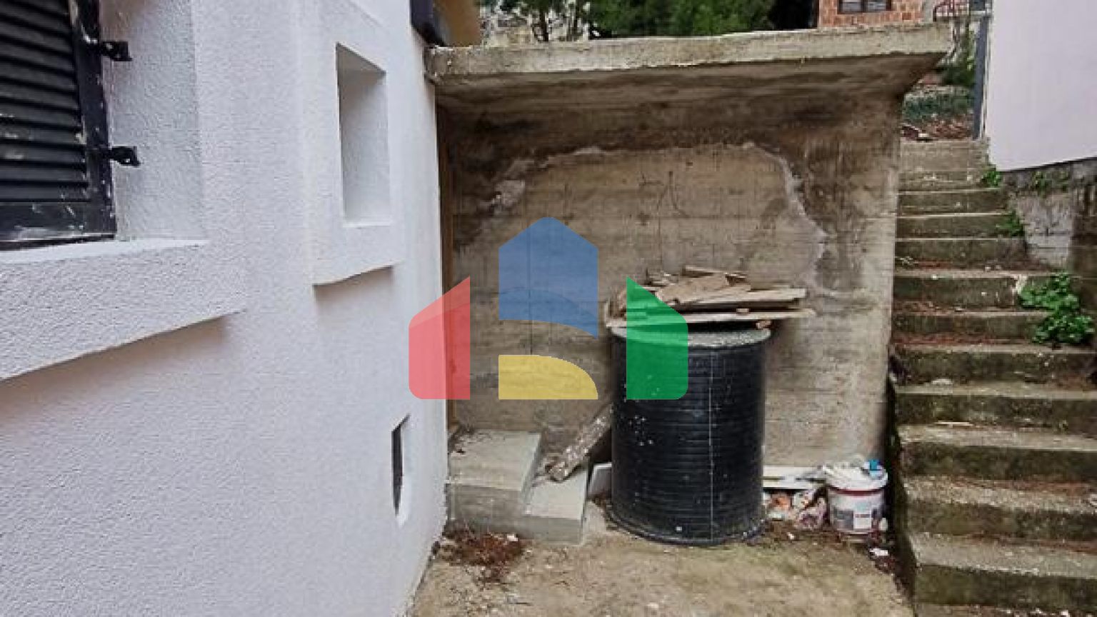 Новый двухэтажный дом в Зеленом Поясе, Бар