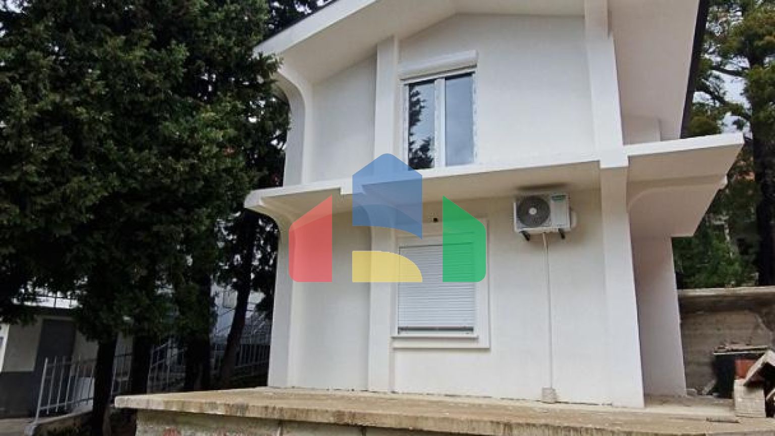 Новый двухэтажный дом в Зеленом Поясе, Бар