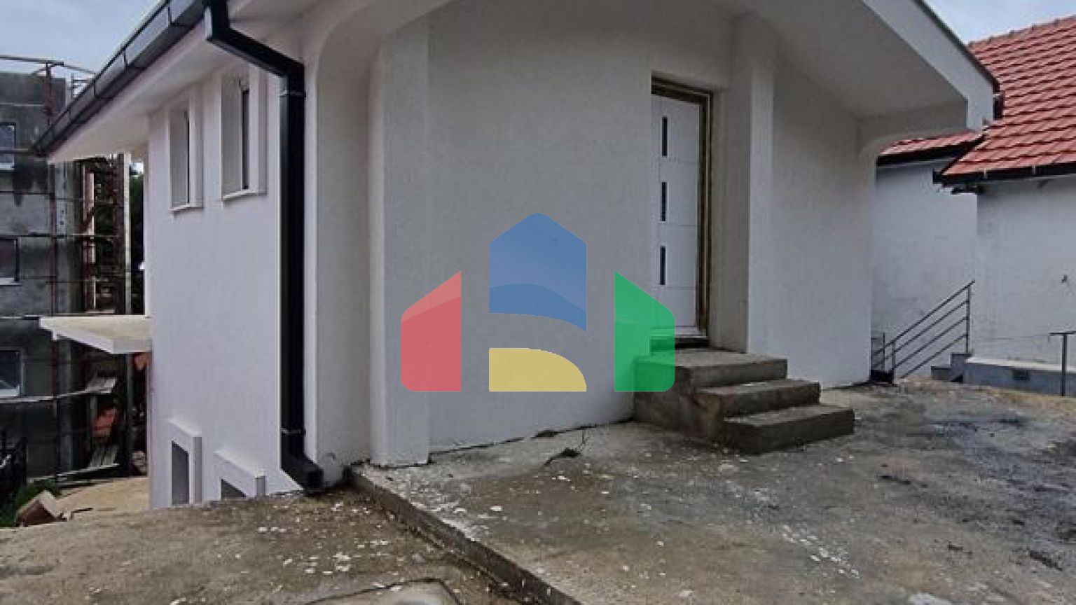 Новый двухэтажный дом в Зеленом Поясе, Бар