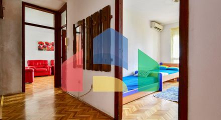 Большая квартира с тремя спальнями в центре Бара