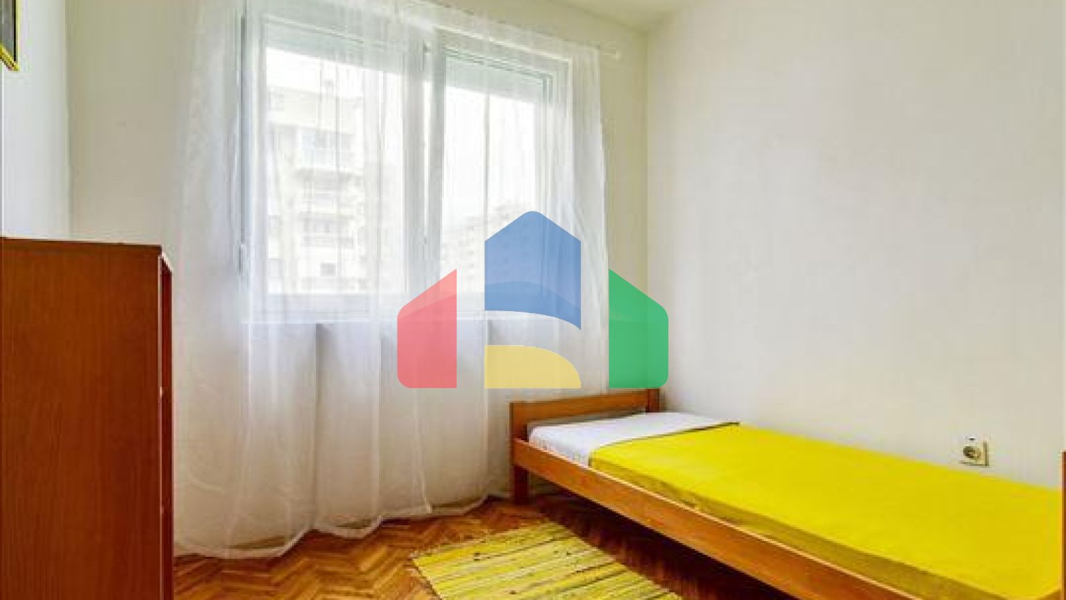 Большая квартира с тремя спальнями в центре Бара