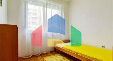 Большая квартира с тремя спальнями в центре Бара