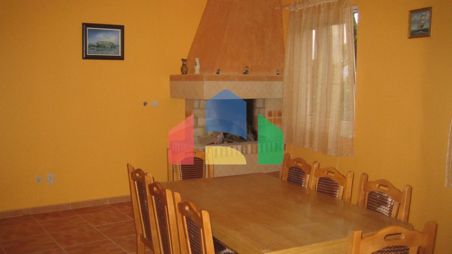 Трехэтажный дом с апартаментами в Шушани,Бар