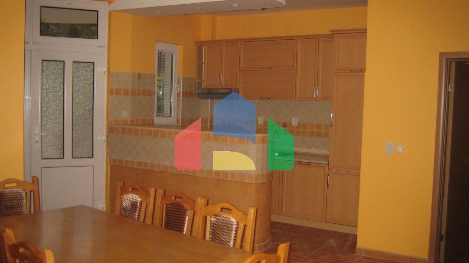 Трехэтажный дом с апартаментами в Шушани,Бар