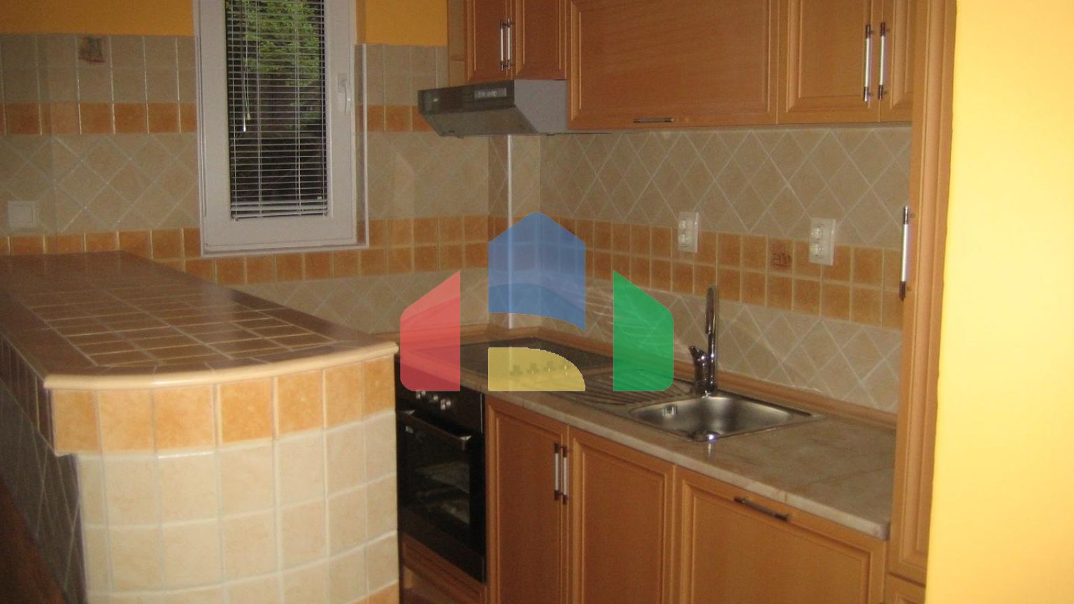 Трехэтажный дом с апартаментами в Шушани,Бар