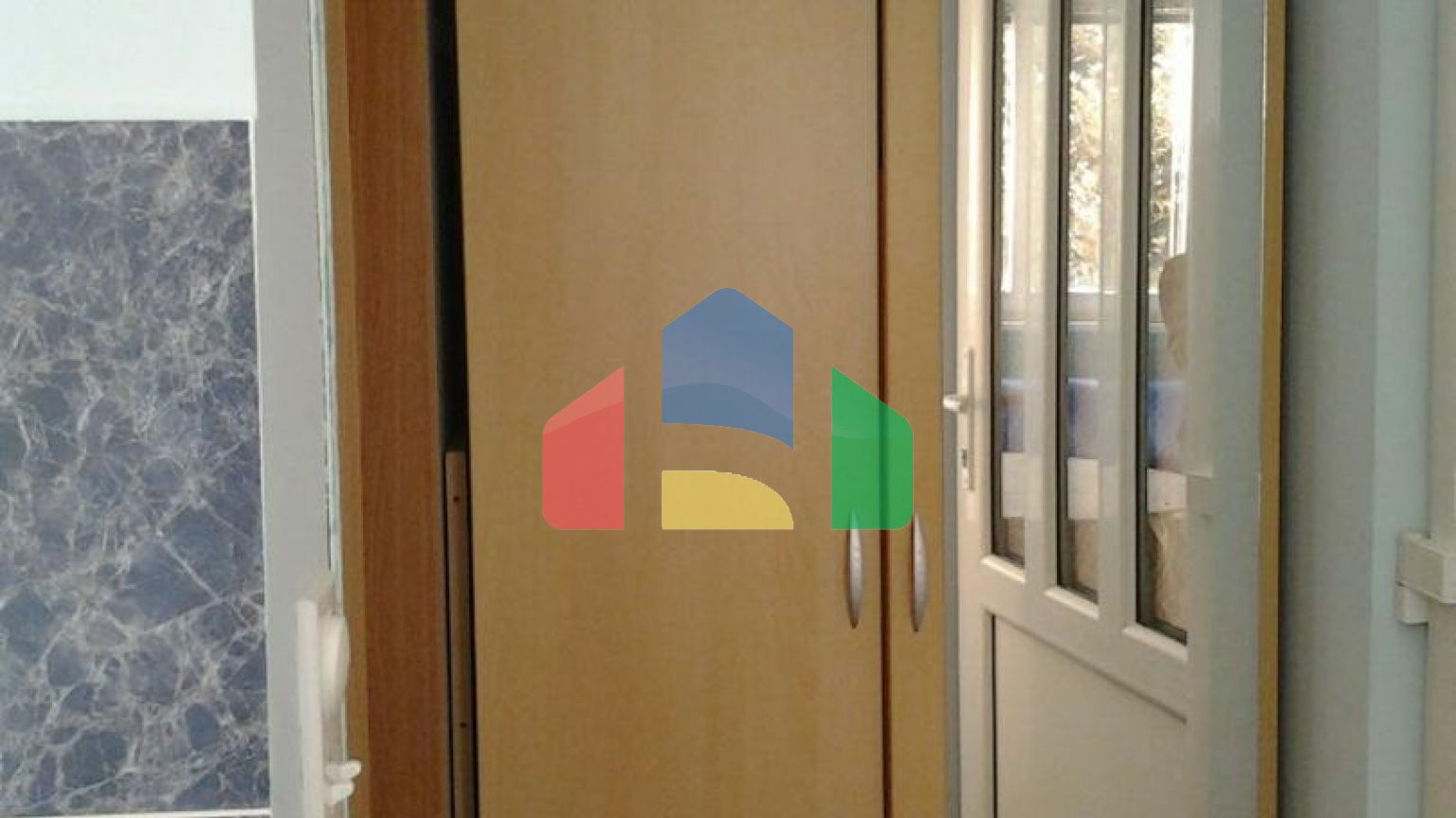 Трехэтажный дом с апартаментами в Шушани,Бар