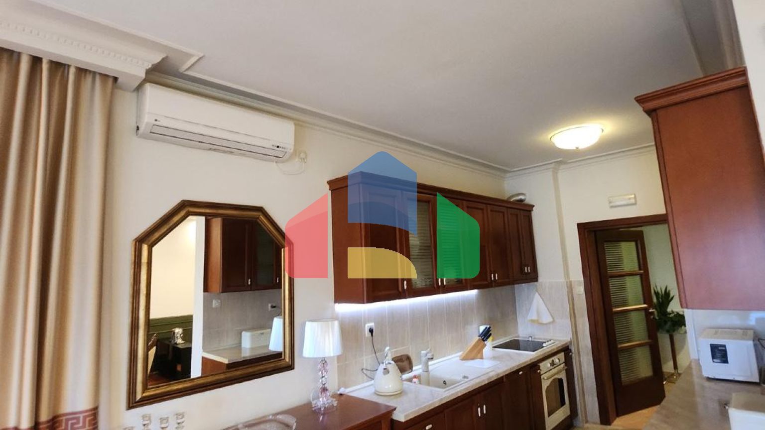 Просторная квартира в центре города Бар