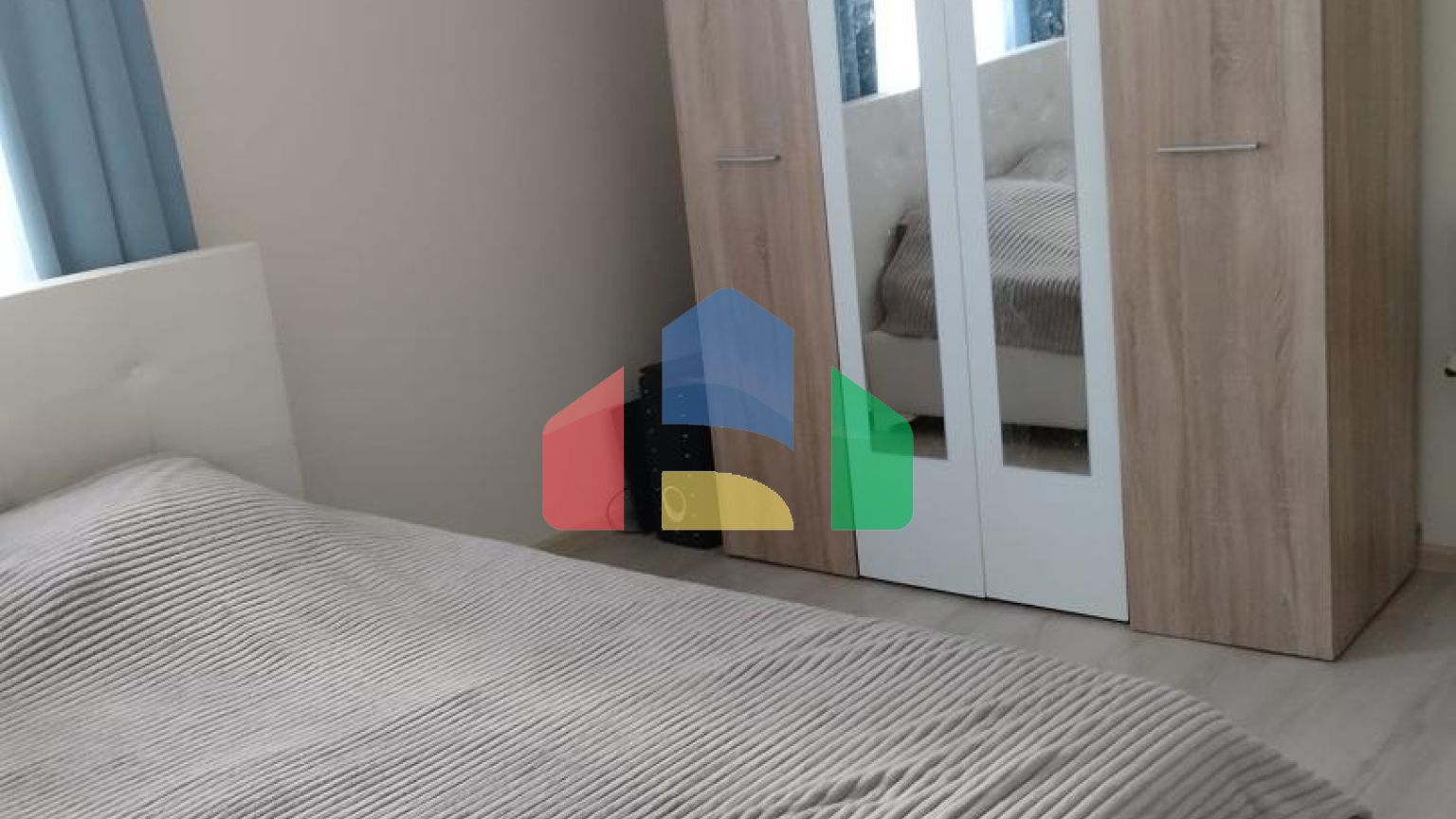 Часть дома с тремя квартирами рядом с морем в Баре