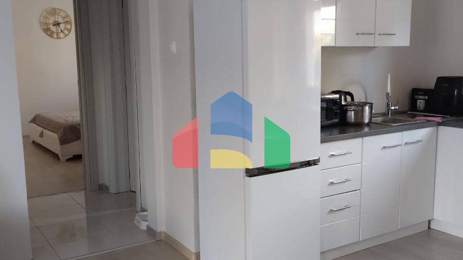 Часть дома с тремя квартирами рядом с морем в Баре