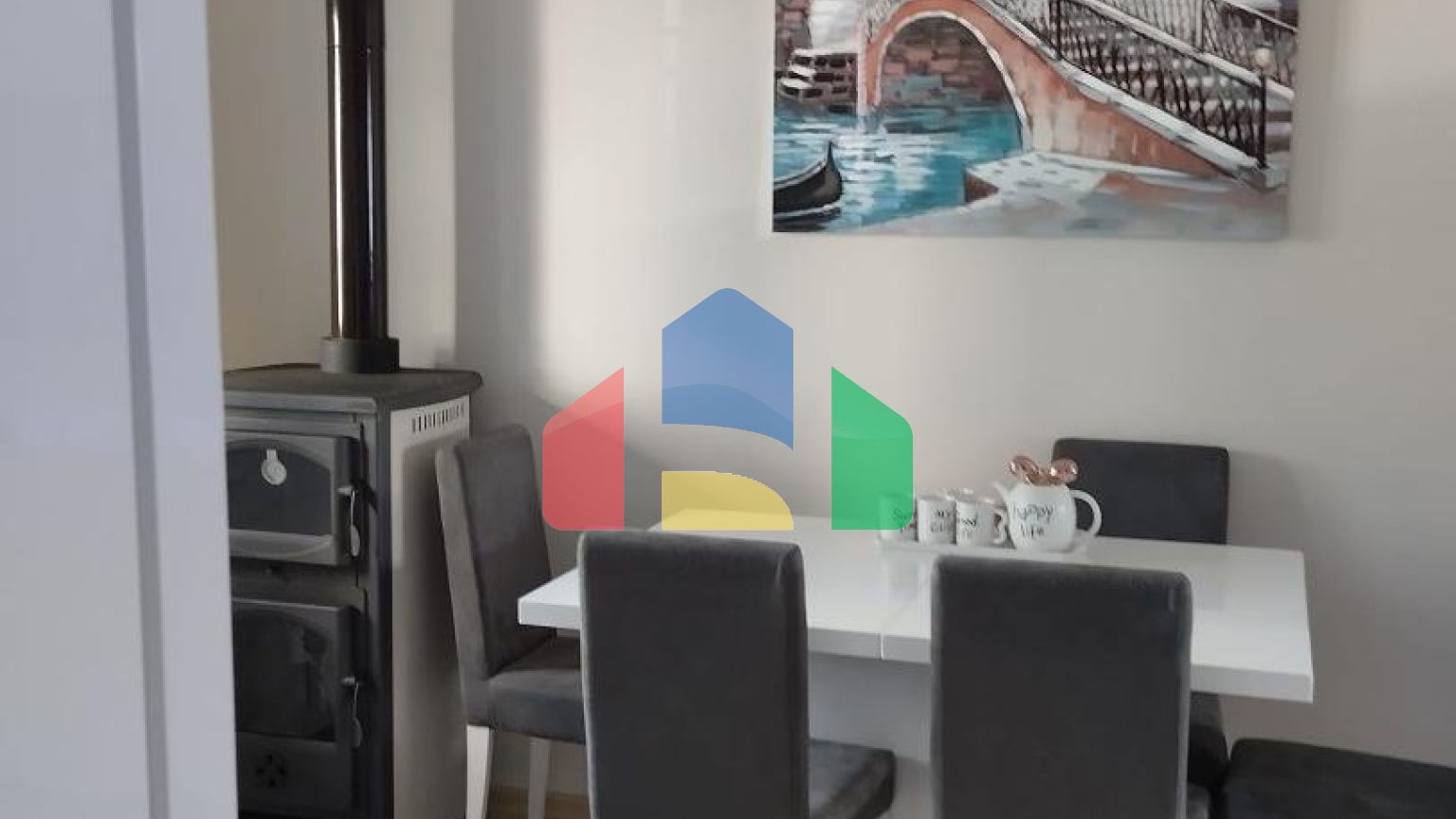 Часть дома с тремя квартирами рядом с морем в Баре