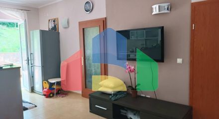 Таунхаус в комплексе с бассейном в живописном месте Зупцы в городе Бар.