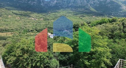 Таунхаус в комплексе с бассейном в живописном месте Зупцы в городе Бар.