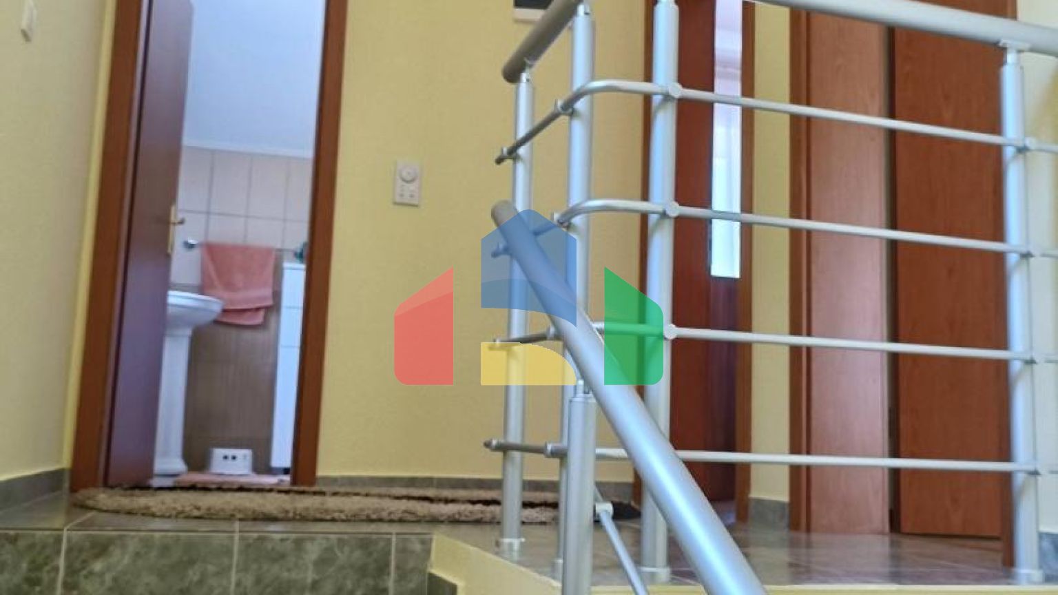 Таунхаус в комплексе с бассейном в живописном месте Зупцы в городе Бар.