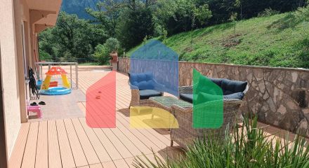 Таунхаус в комплексе с бассейном в живописном месте Зупцы в городе Бар.