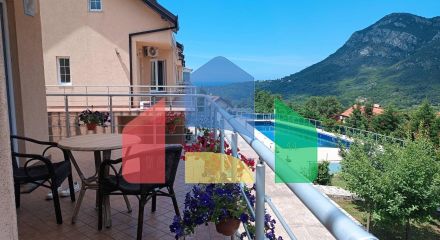 Таунхаус в комплексе с бассейном в живописном месте Зупцы в городе Бар.