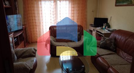 Дом с апартаментами в Шушани с видом на море