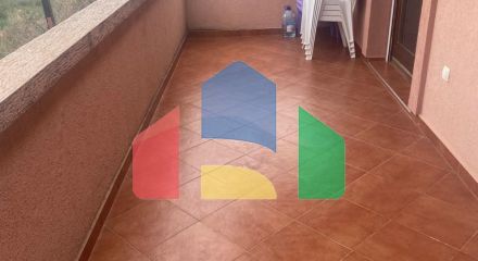 Дом с апартаментами в Шушани с видом на море