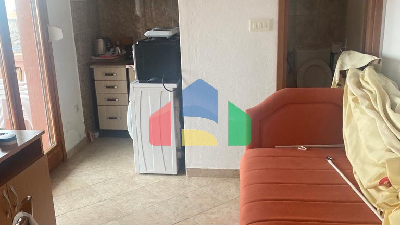 Дом с апартаментами в Шушани с видом на море