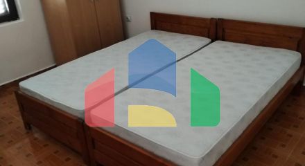 Дом с апартаментами в Шушани с видом на море