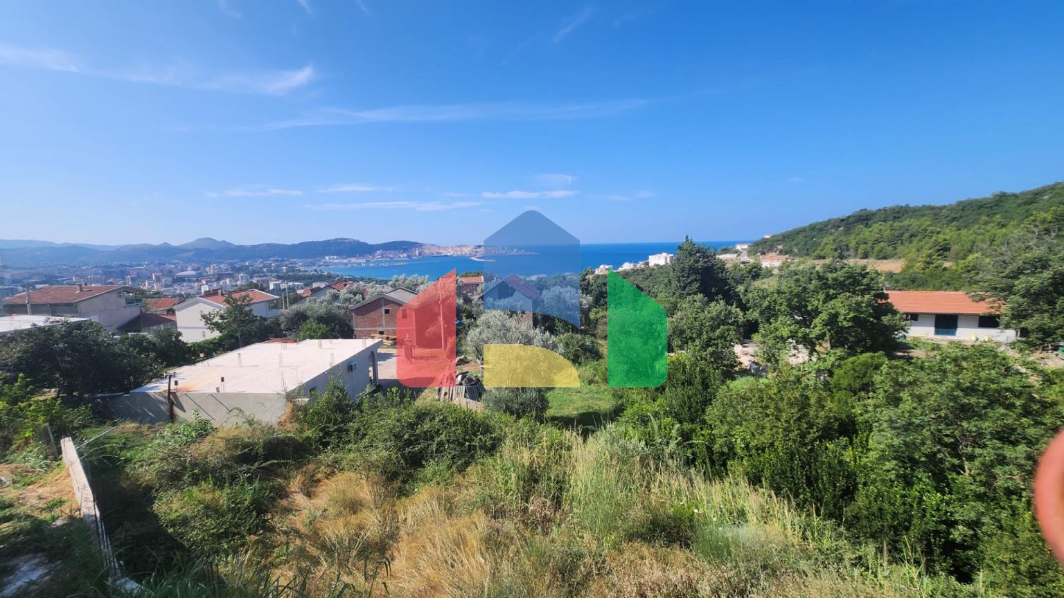 Двухэтажный семейный новый дом