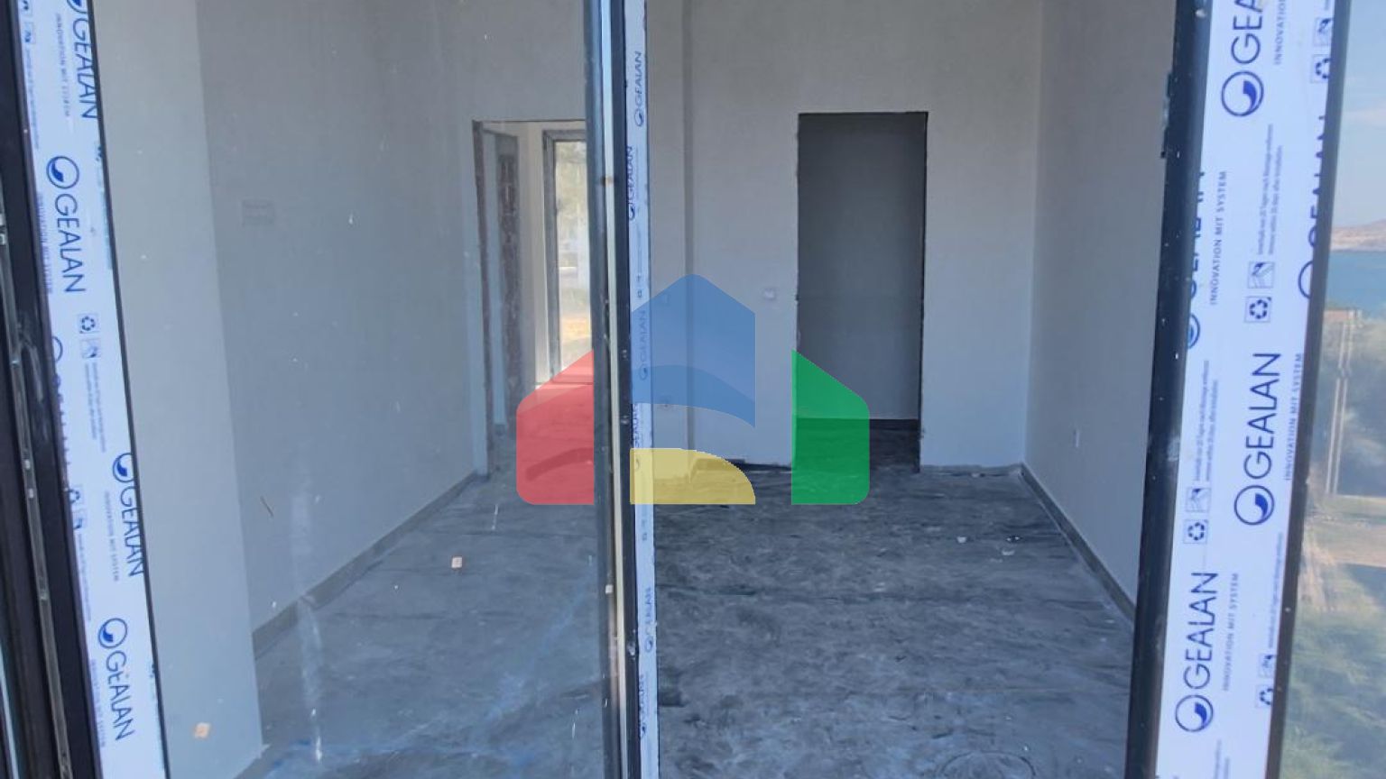 Двухэтажный семейный новый дом