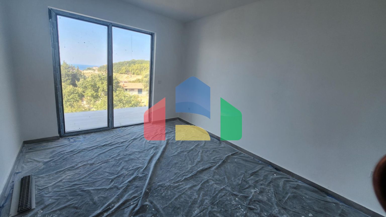 Двухэтажный семейный новый дом