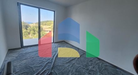 Двухэтажный семейный новый дом