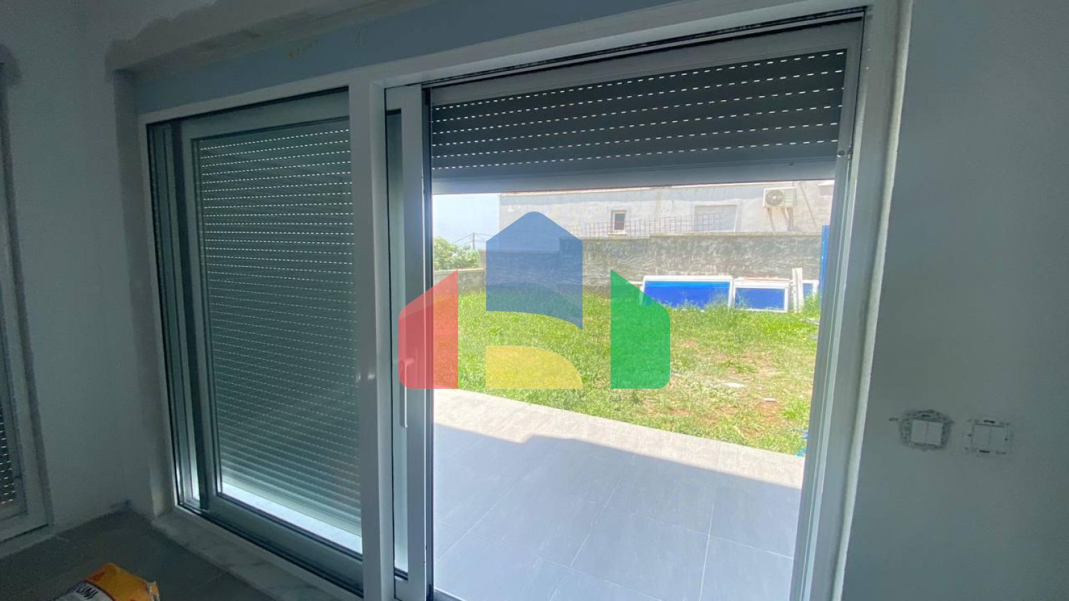 Продается новый видовой трехэтажный дом в Баре