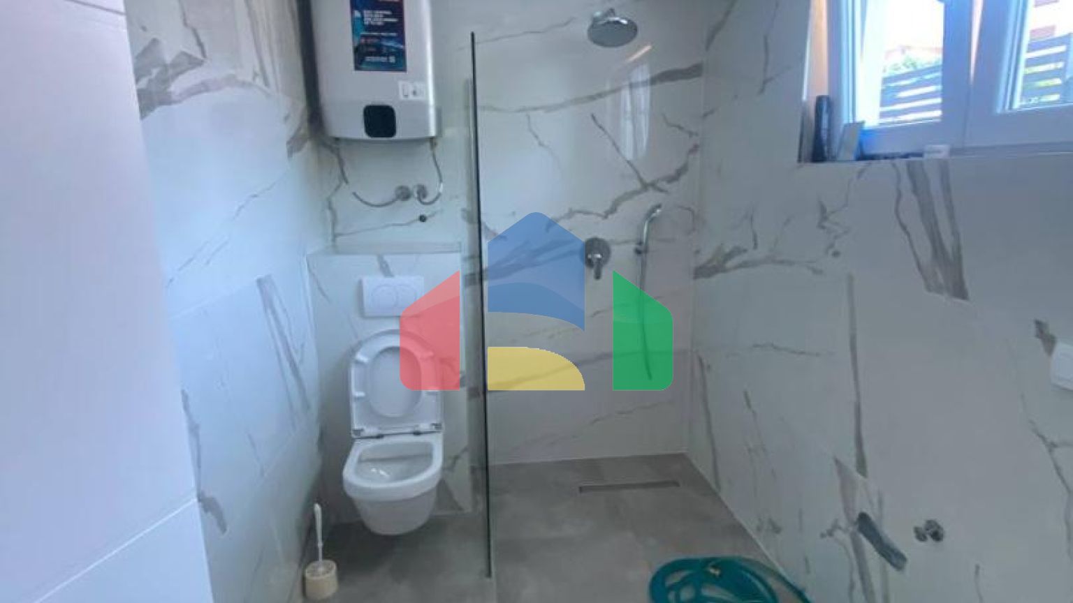 Продается новый видовой трехэтажный дом в Баре