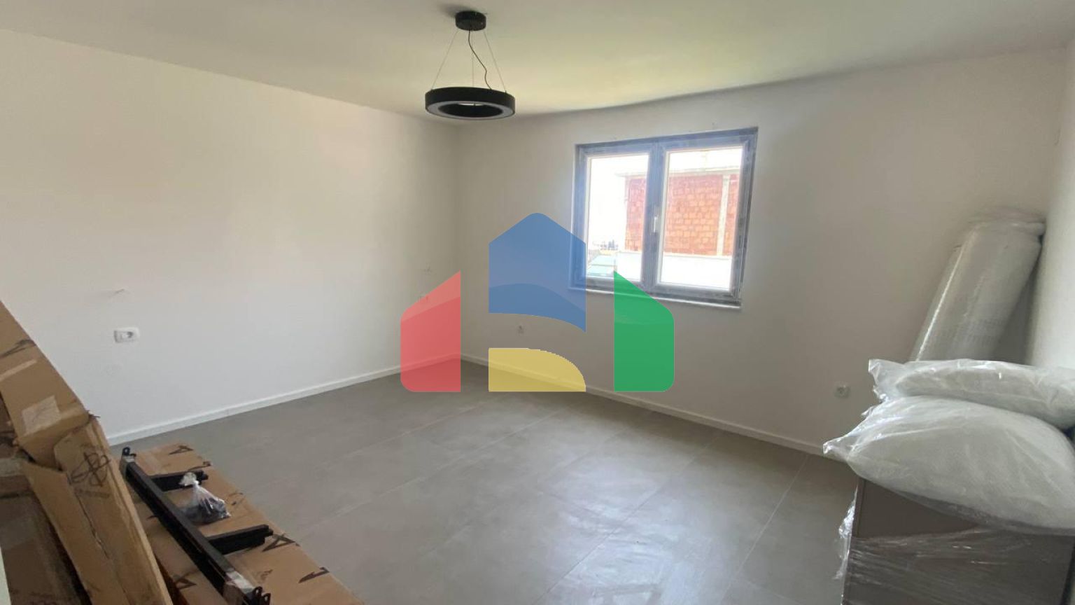 Продается новый видовой трехэтажный дом в Баре