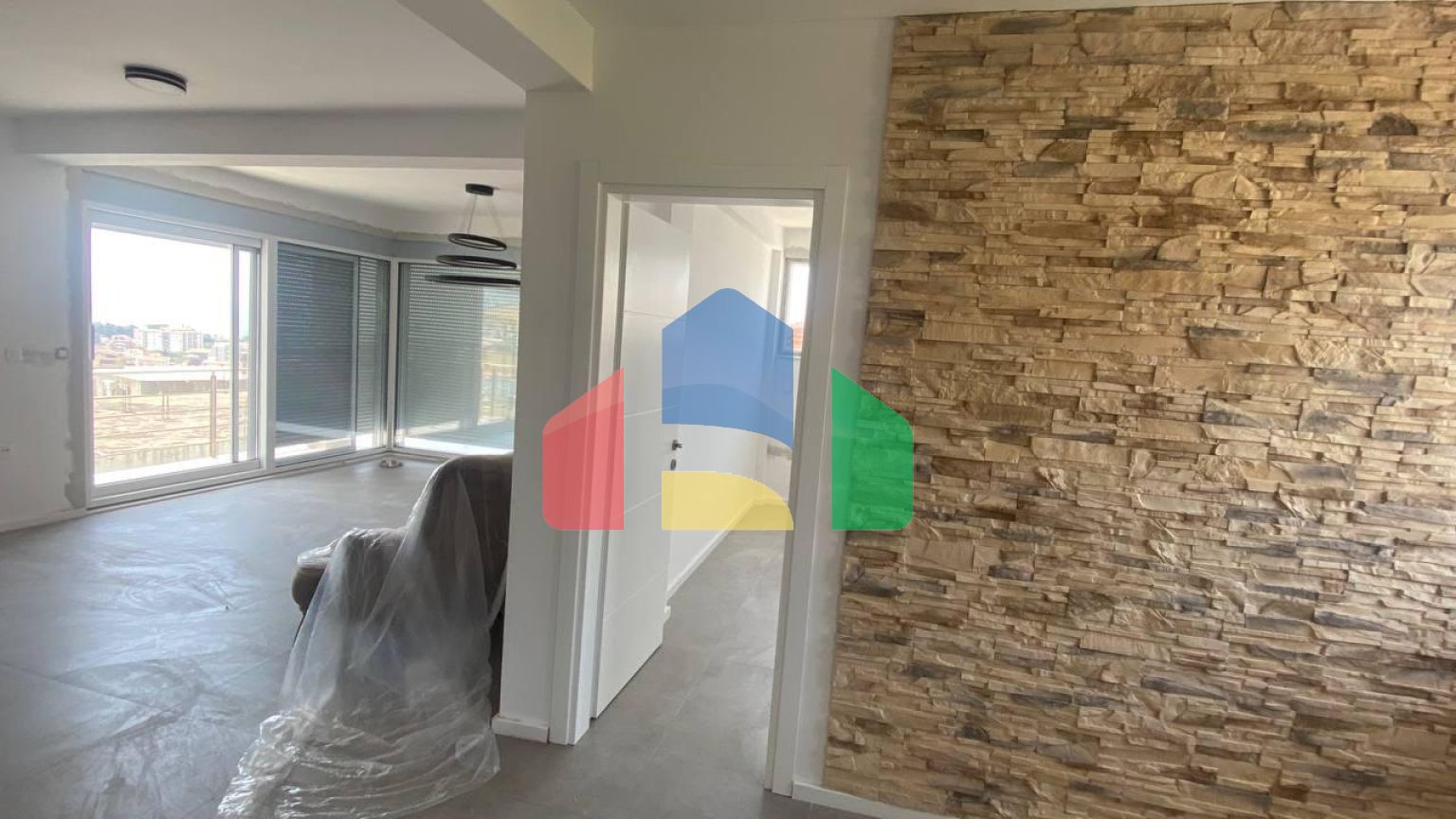 Продается новый видовой трехэтажный дом в Баре