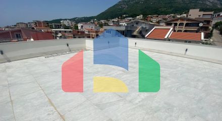 Продается новый видовой трехэтажный дом в Баре