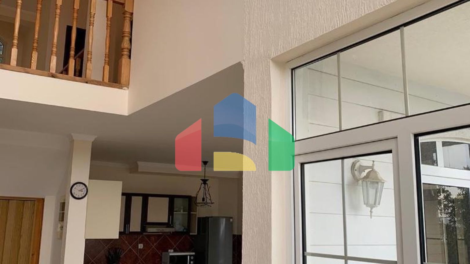 Вилла в сосновой роще с прекрасным видом на море в Зеленом поясе.