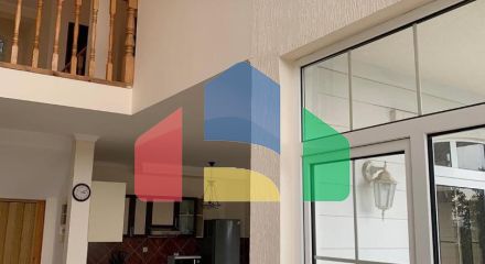 Вилла в сосновой роще с прекрасным видом на море в Зеленом поясе.