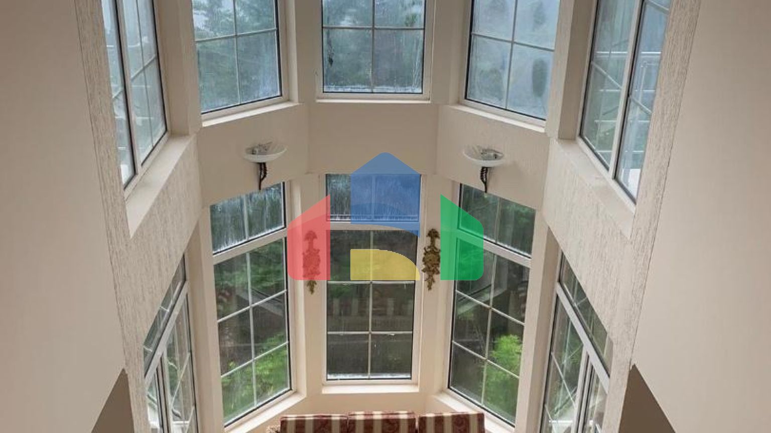 Вилла в сосновой роще с прекрасным видом на море в Зеленом поясе.