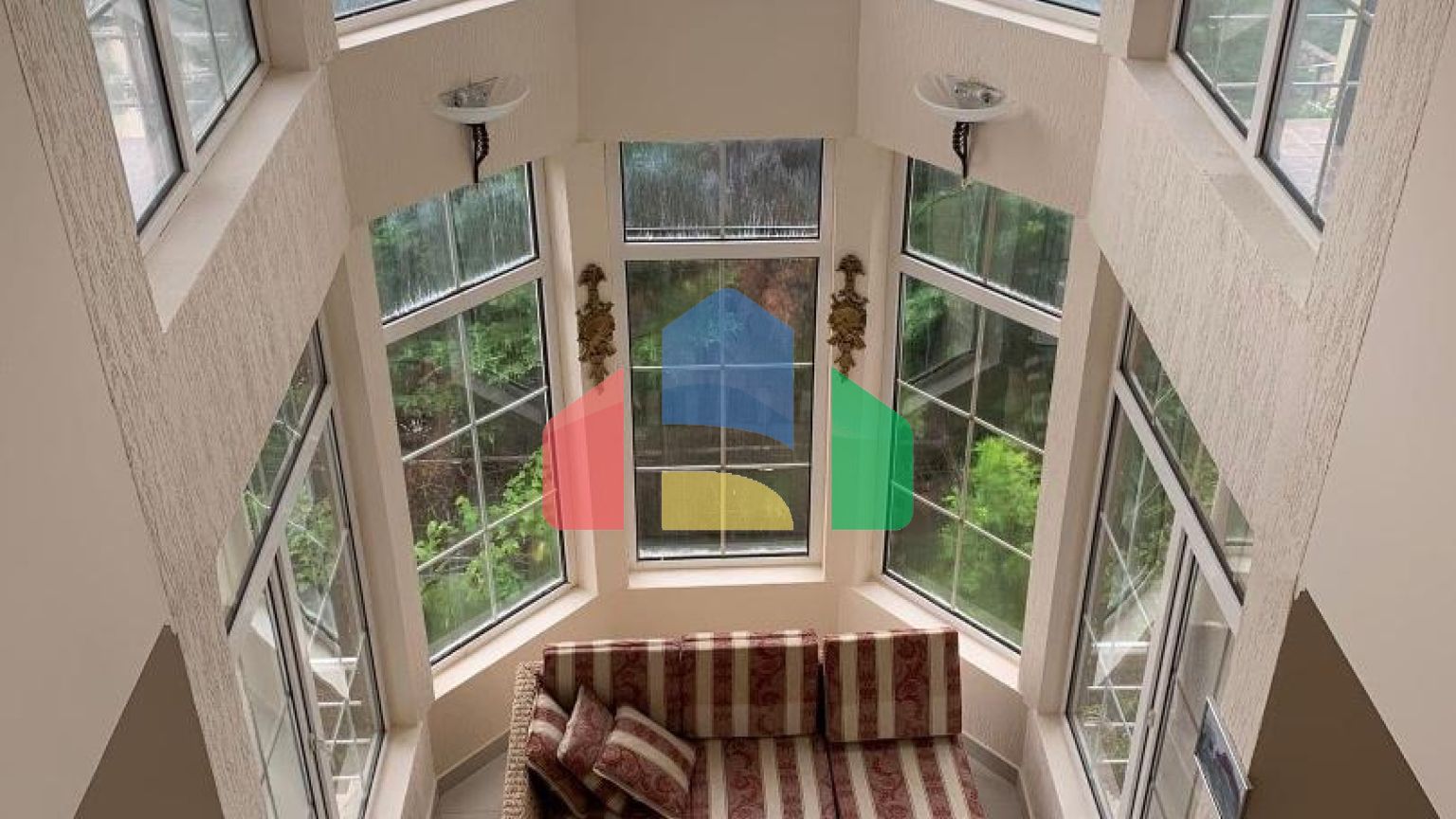 Вилла в сосновой роще с прекрасным видом на море в Зеленом поясе.