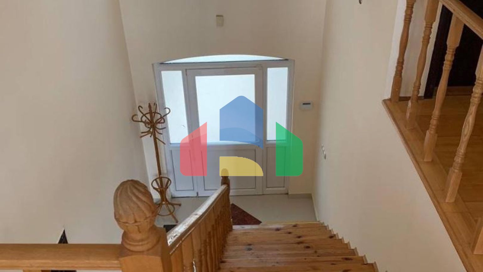 Вилла в сосновой роще с прекрасным видом на море в Зеленом поясе.