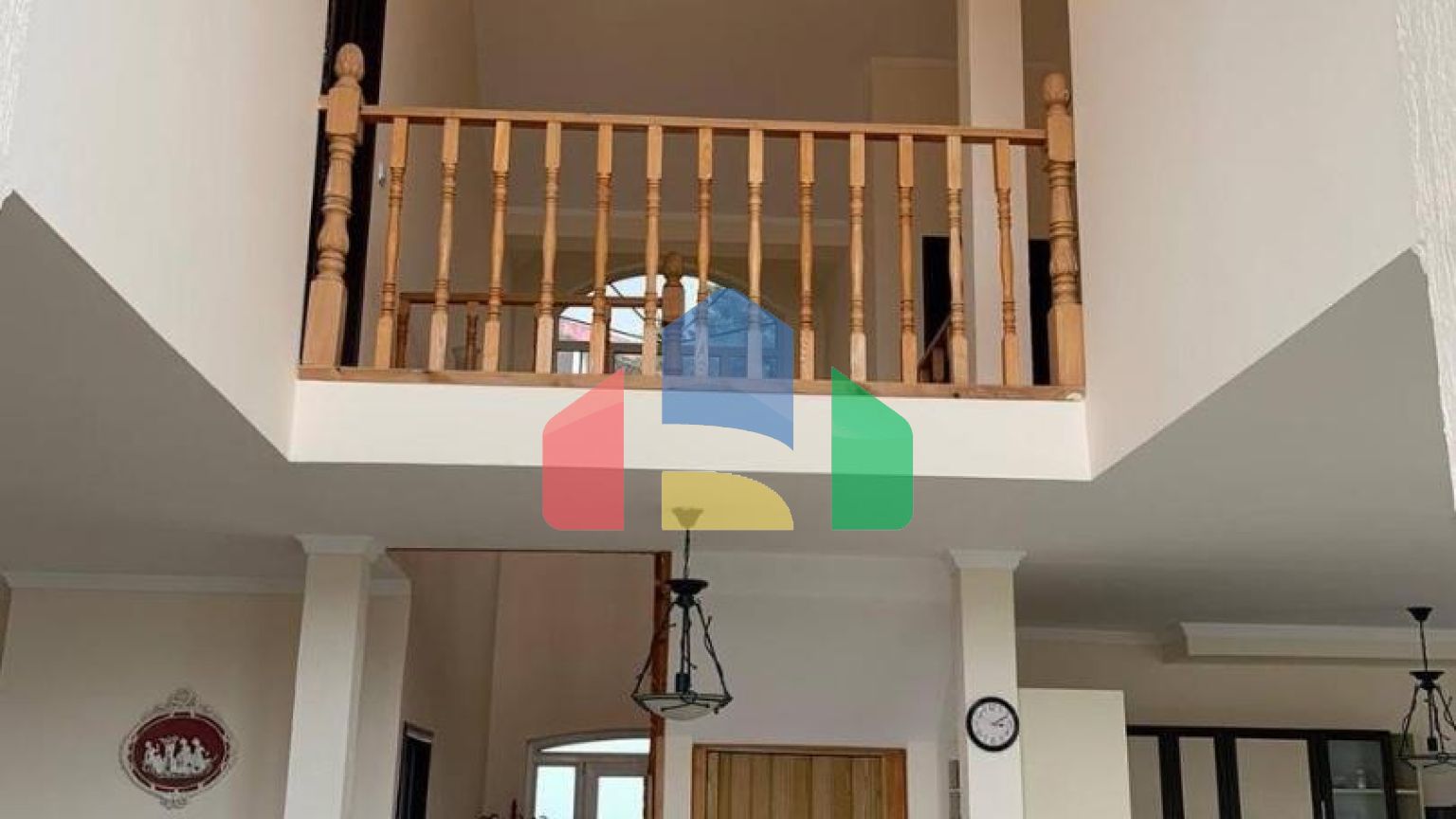 Вилла в сосновой роще с прекрасным видом на море в Зеленом поясе.