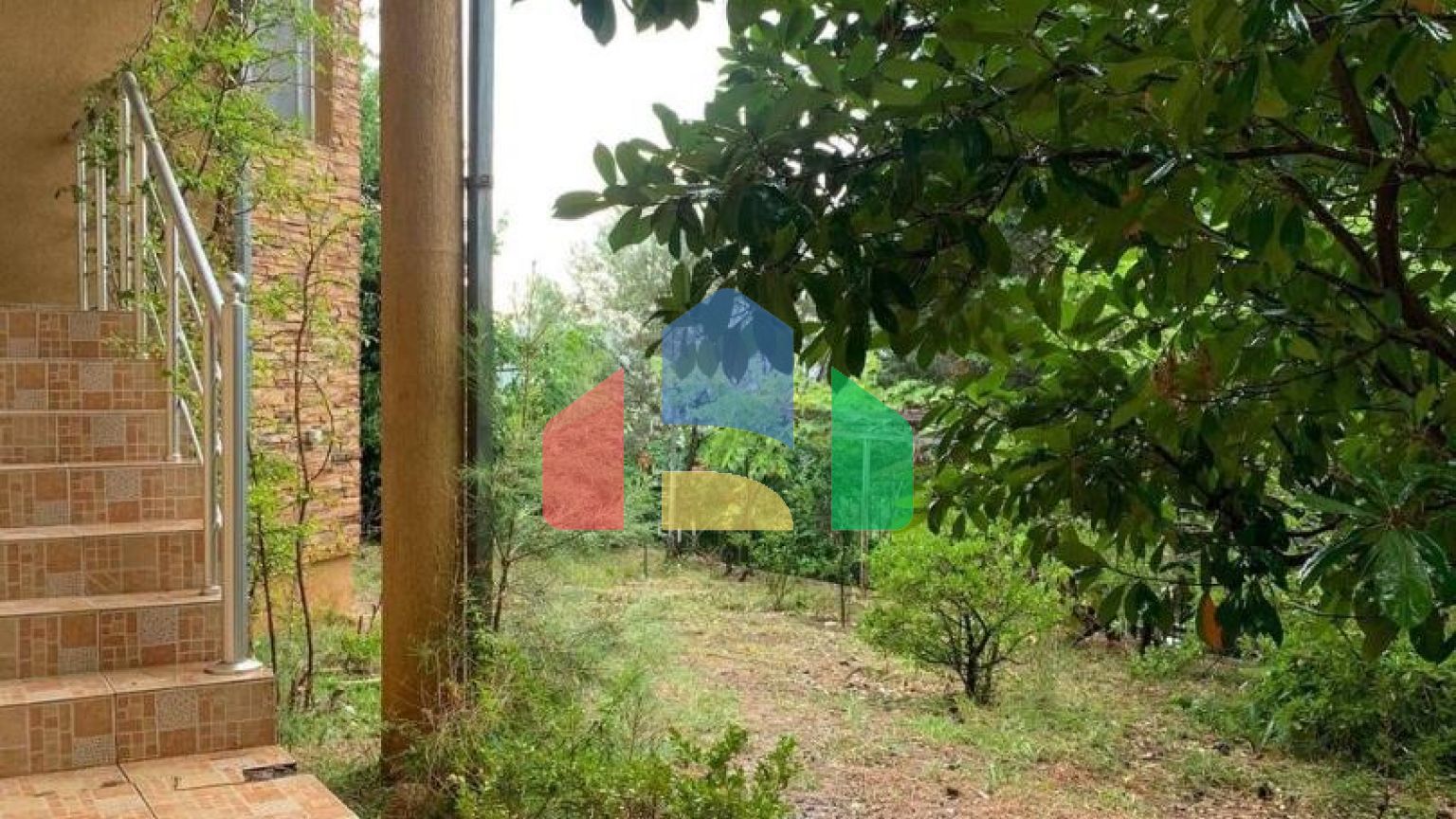 Вилла в сосновой роще с прекрасным видом на море в Зеленом поясе.