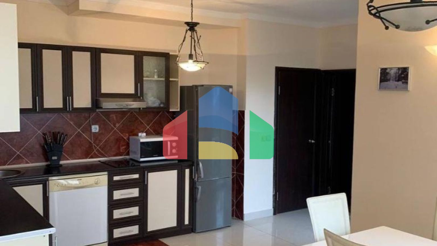 Вилла в сосновой роще с прекрасным видом на море в Зеленом поясе.