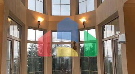 Вилла в сосновой роще с прекрасным видом на море в Зеленом поясе.