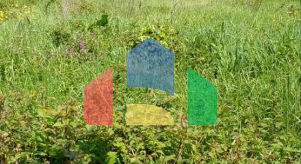 Large plot of land with rubble and sea views in Zalevo.