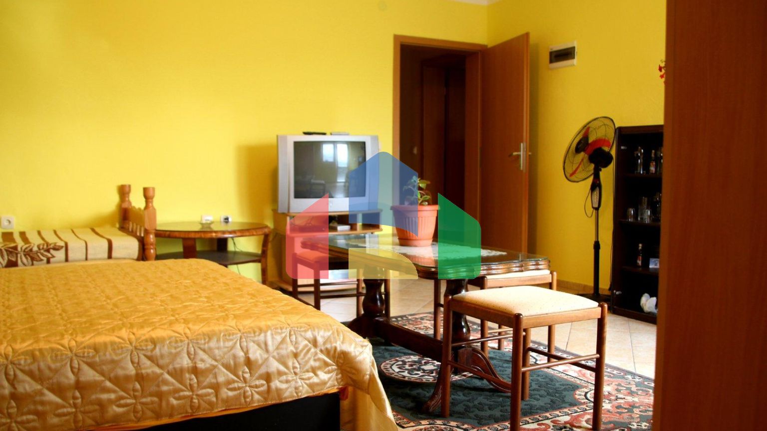 Большой трёхэтажный дом в Шушани, Бар