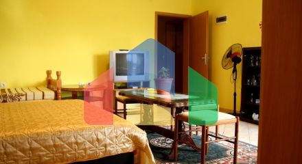 Большой трёхэтажный дом в Шушани, Бар