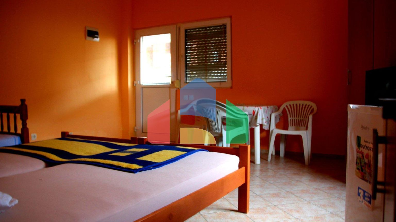 Большой трёхэтажный дом в Шушани, Бар